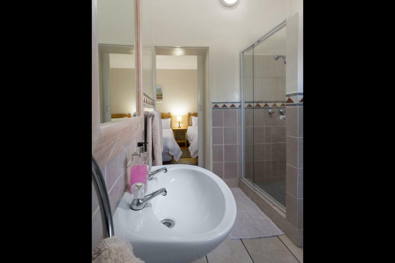 La La DaThel Guesthouse Colesberg Extérieur photo