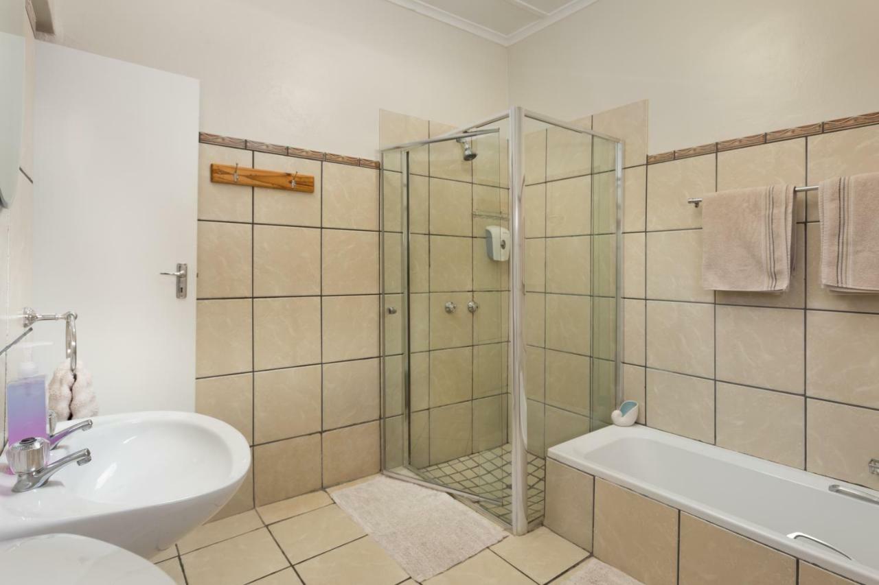 La La DaThel Guesthouse Colesberg Extérieur photo